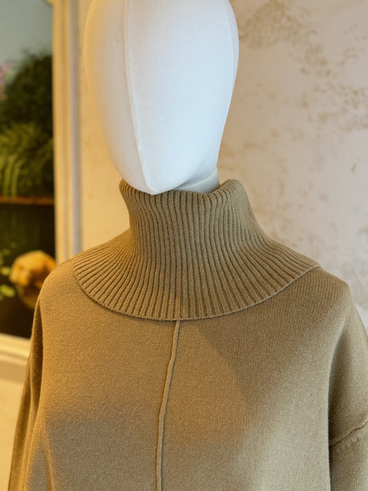 Nesthetics Premium Strickset in Beige mit Rollkragenpullover aus weichem Viskose-Mix für elegante Winter-Outfits