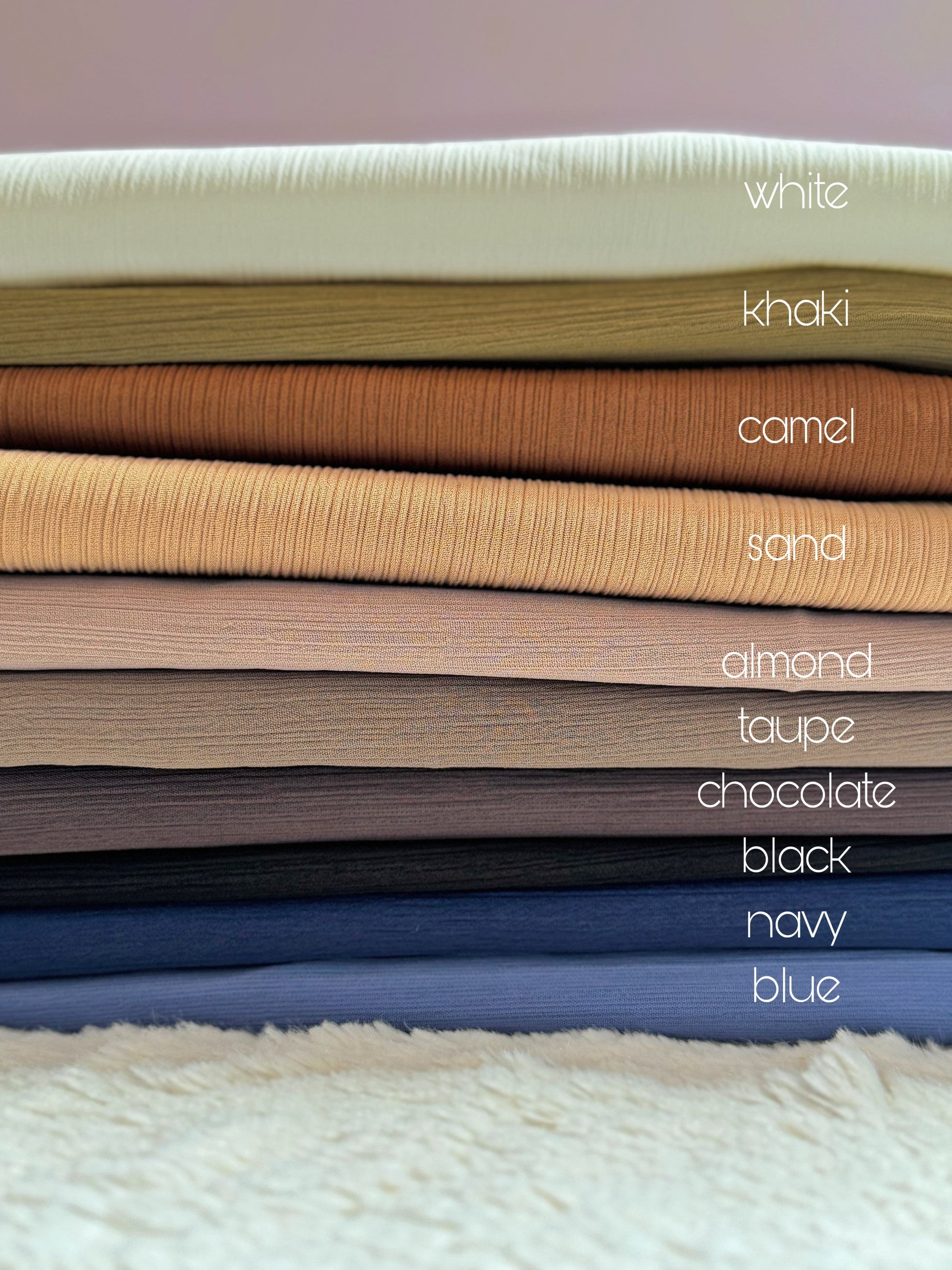 Nesthetics Crinkle Chiffon Hijab Stoff in verschiedenen Farben: Weiß, Khaki, Camel, Sand, Almond, Taupe, Chocolate, Schwarz, Navy, Blau.