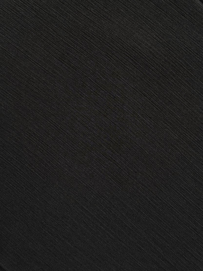 Nesthetics Crinkle Chiffon Hijab in Schwarz. Eleganter, bequemer und vielseitiger Hijab aus hochwertigem Crinkle Chiffon.