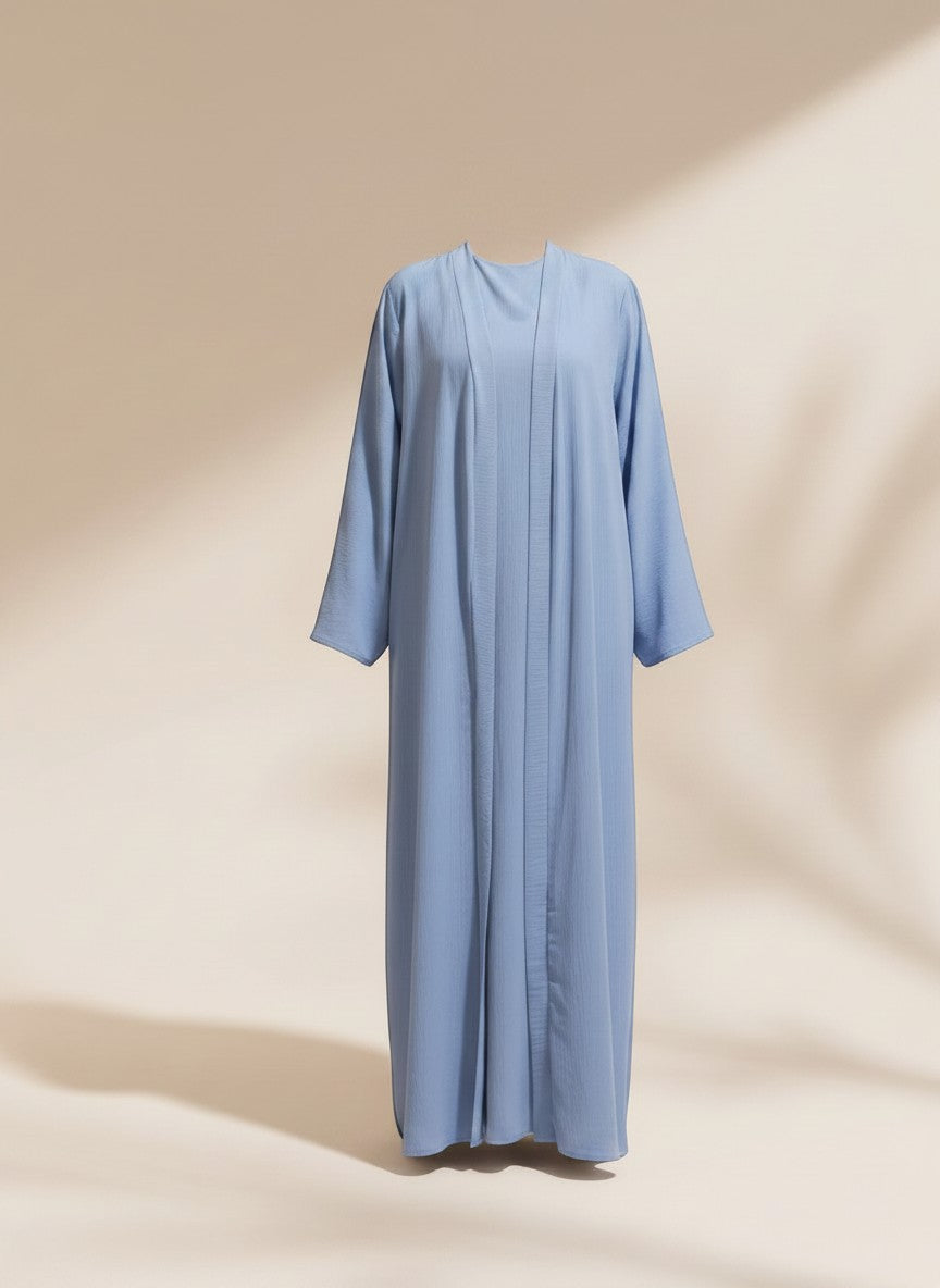 Nesthetics dreiteilige Abaya Anisa in Himmelblau aus Jazz-Stoff mit Rundhalsausschnitt und elegantem Design