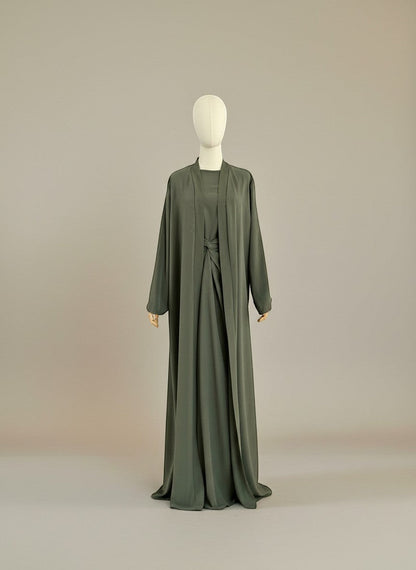Nesthetics dreiteilige Abaya aus Medina Seide in Khaki mit Rundhalsausschnitt und variablen Innenrock
