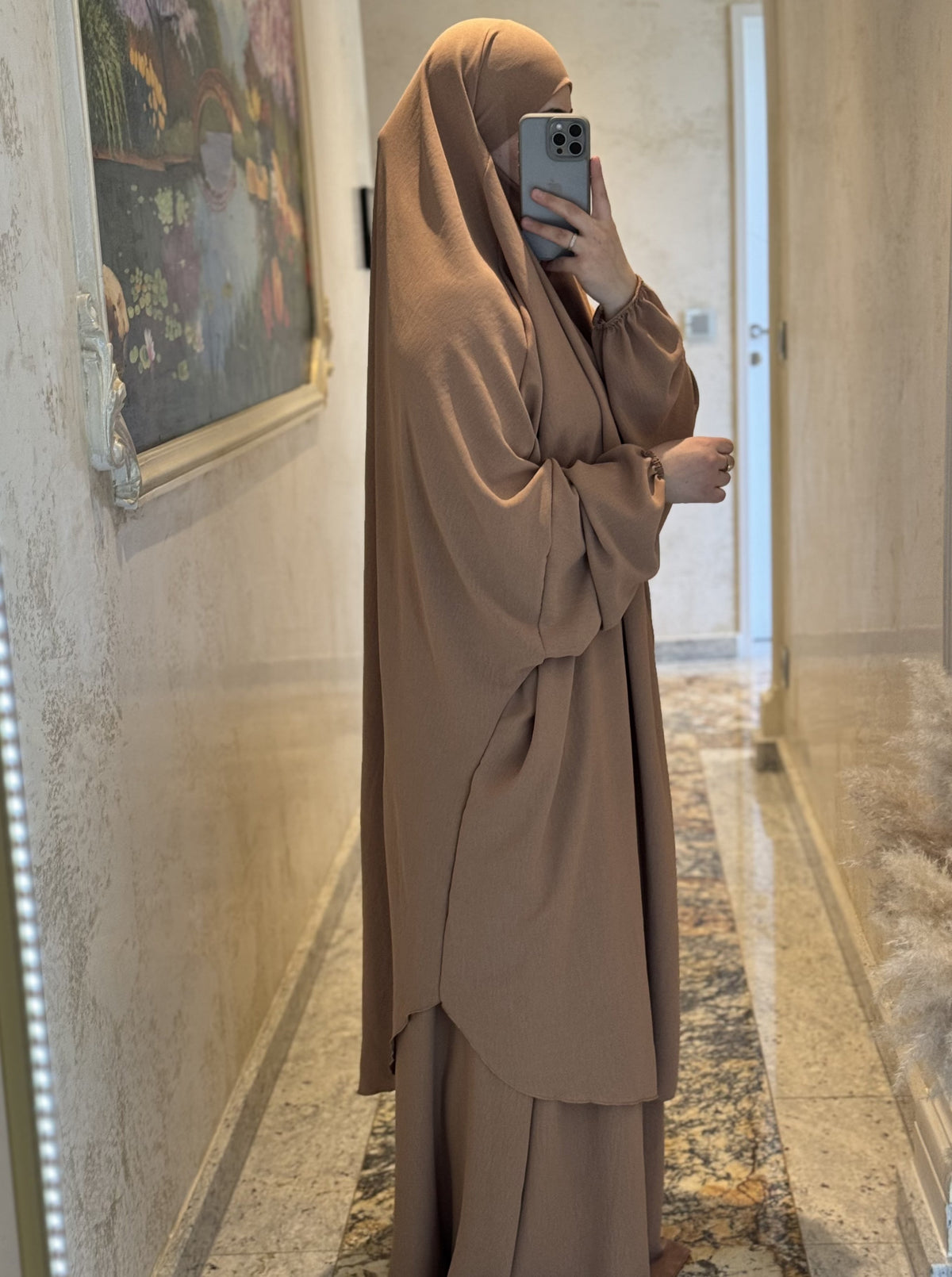 Nesthetics Jazz Jilbab in Camel mit elastischen Ärmelbündchen und Rock, elegante und bequeme Passform