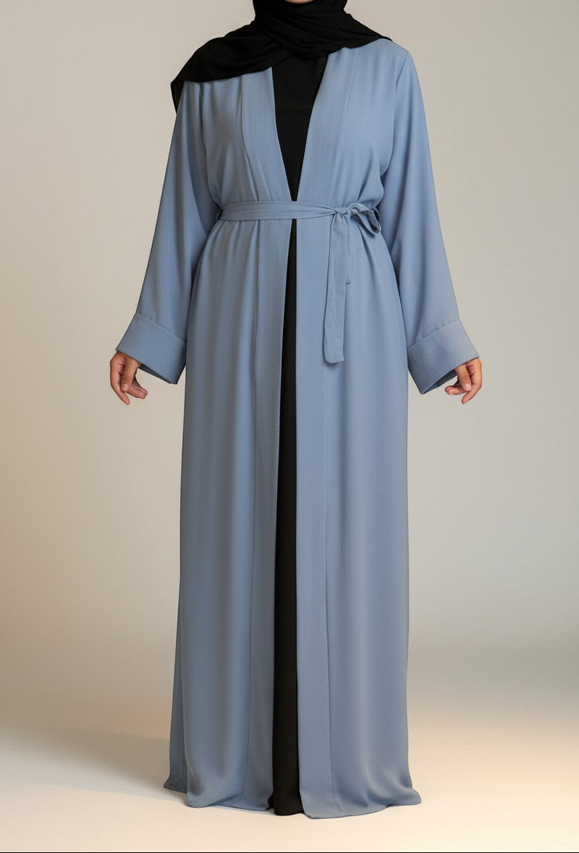 Nesthetics Kimono Abaya Almas in Blau aus Medina-Seide mit Gürtel, Standardgröße, 140 cm Länge.