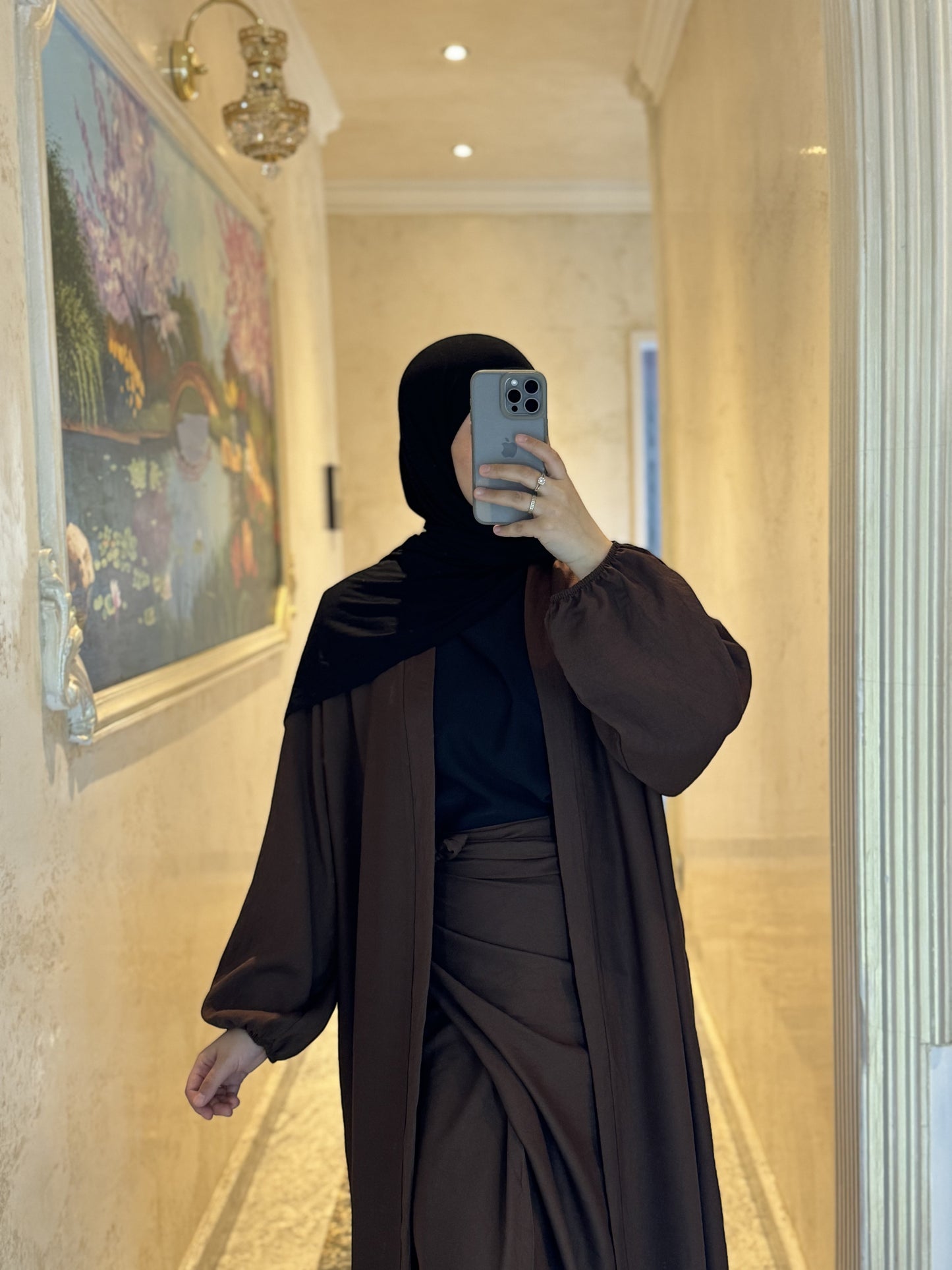 Nesthetics Wickelrock und Kimono Set aus 80% Viskose und 20% Nylon in Dunkelbraun mit Ballonärmeln